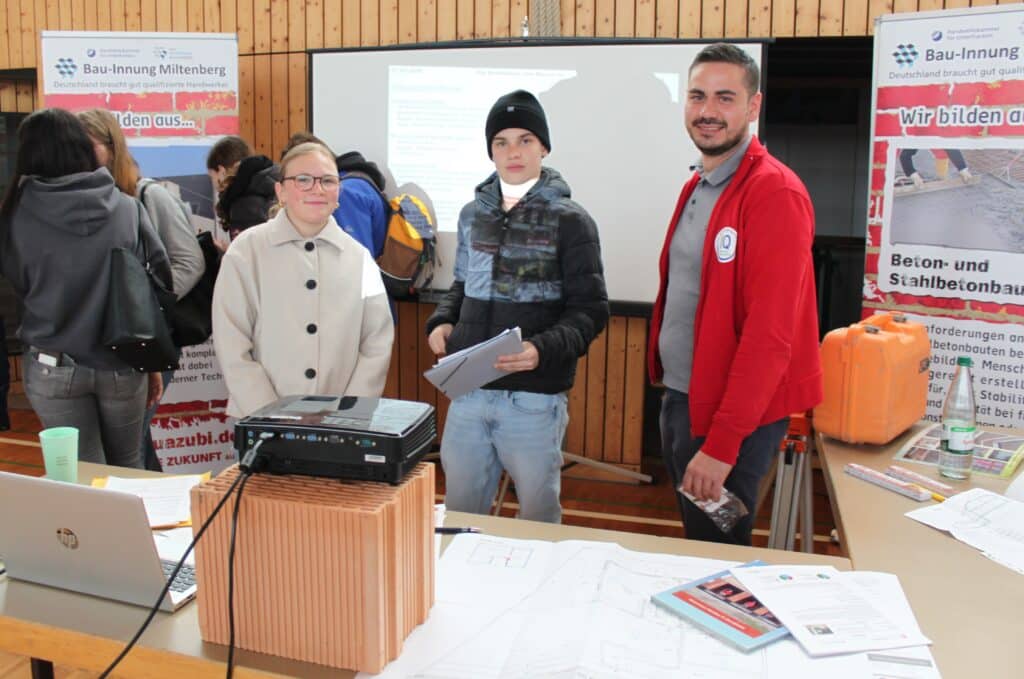 Berufsbörse der JAR-Mittelschule in Kleinwallstadt 1 IMG 1287